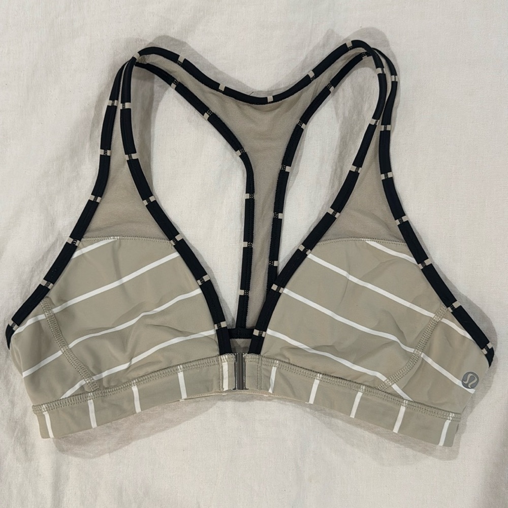 Lululemon Front-Close Sports Bra Mesh Back